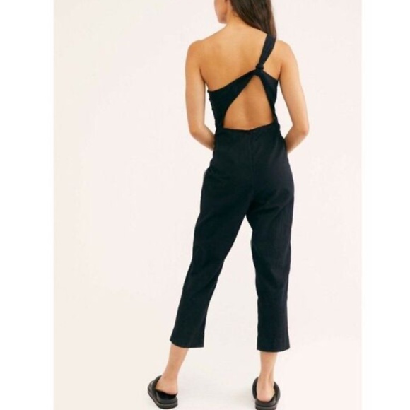 Free People one shoulder jumpsuit. Buttons on side. XS. Used, in good condition. - Picture 2 of 4